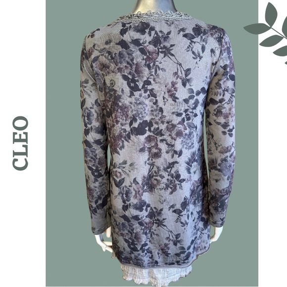 Cleo Floral Tunic Top, Lace Trim Neck & Layered Hem, Gray Small - Picture 4 of 10